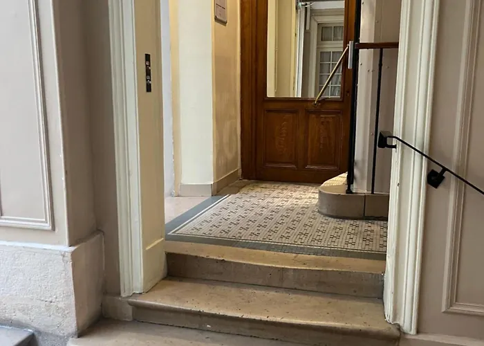 Homestay Place A 2 Minutes Du Musee Louvre Vivez A Pied *