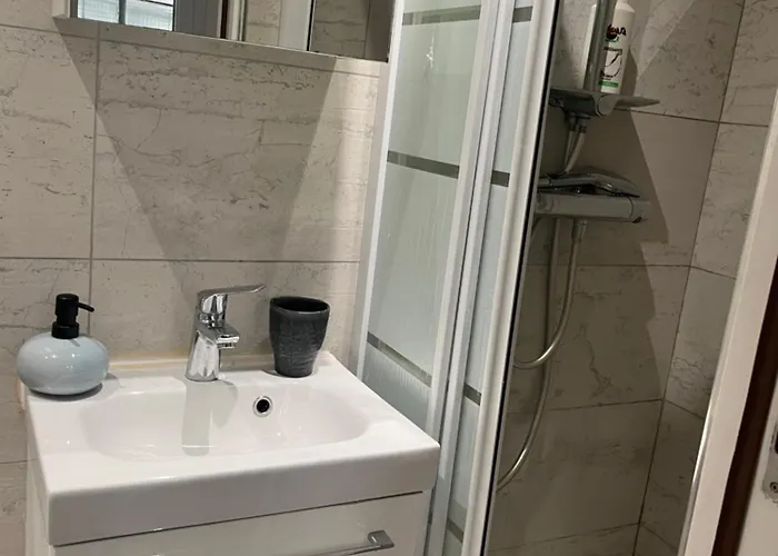 Place A 2 Minutes Du Musee Louvre Vivez A Pied Homestay Paris